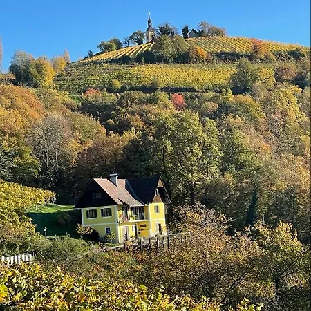 Malerisches Weingartenhaeuschen In Kitzeck