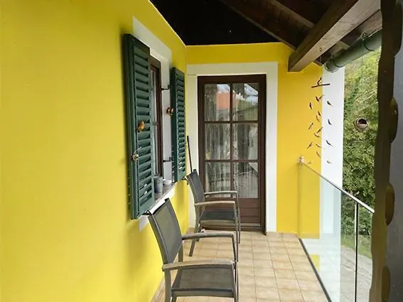 Malerisches Weingartenhaeuschen In Kitzeck Китцекк-им-Заузаль